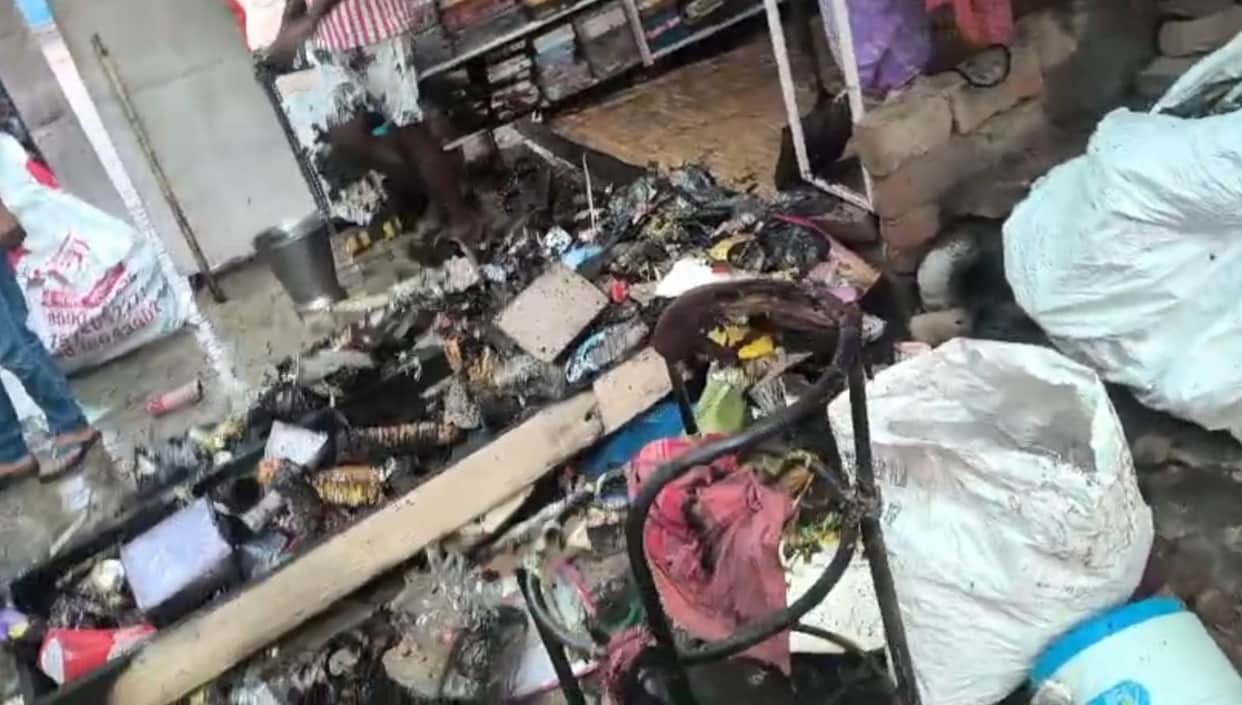 Fire breaks out in cosmetic shop, goods worth lakhs burnt