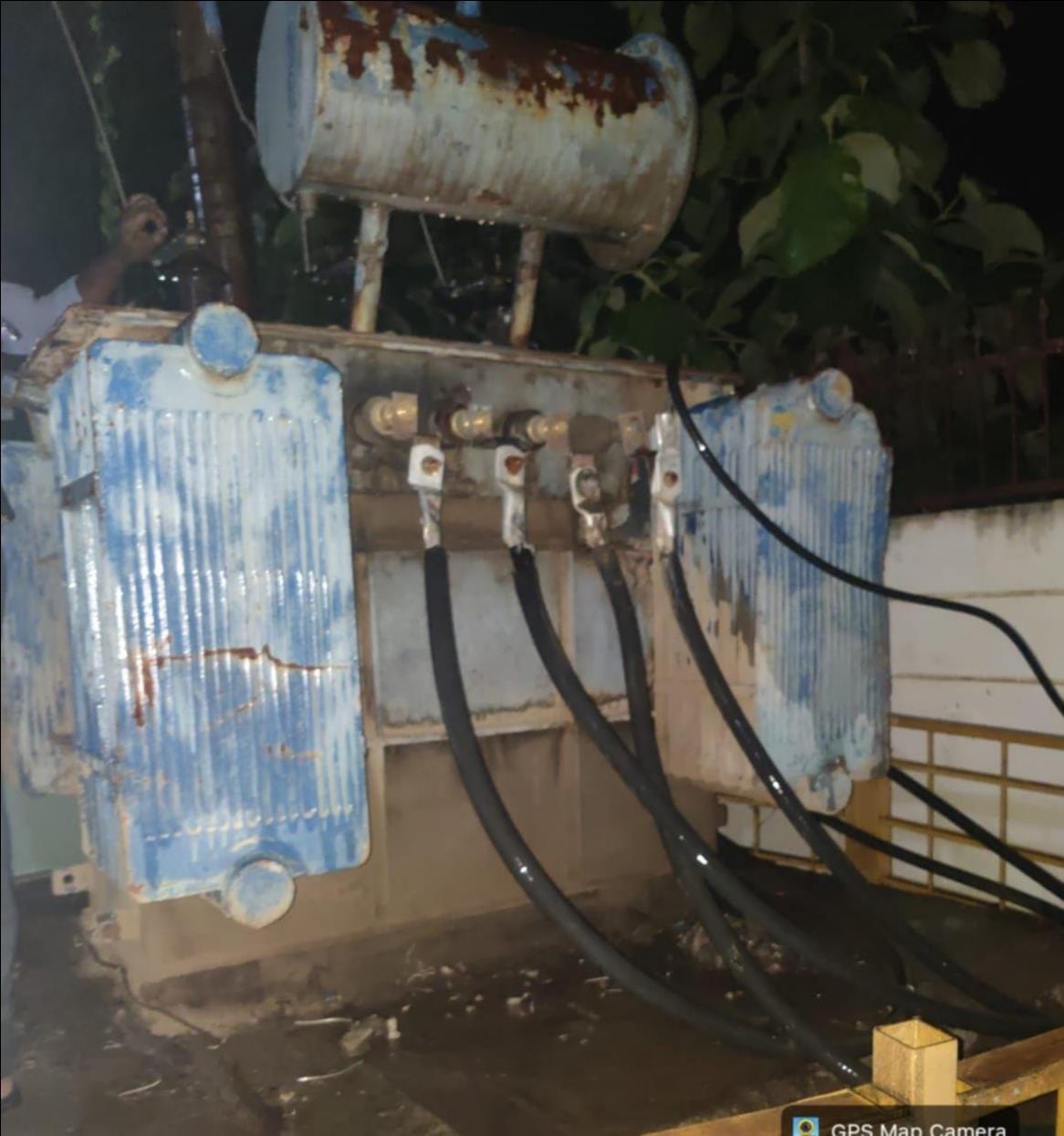 400 kVA transformer burnt out; power supply to 250 homes cut off.