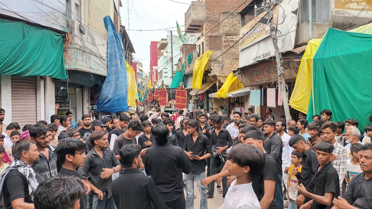 Mourning procession taken out in Chunar on the eve of Chehlum.