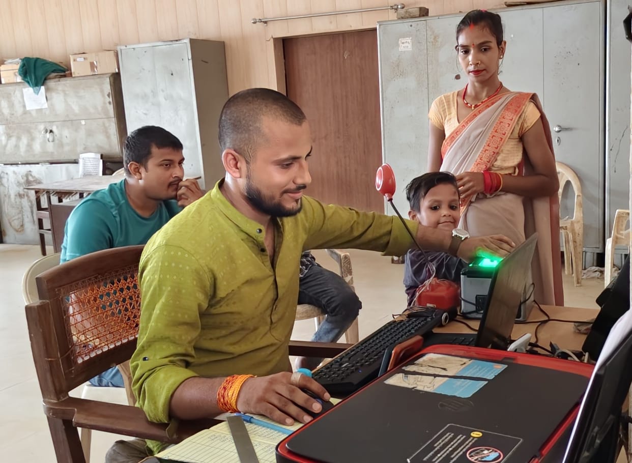 Laptop kit defective, Aadhaar not created