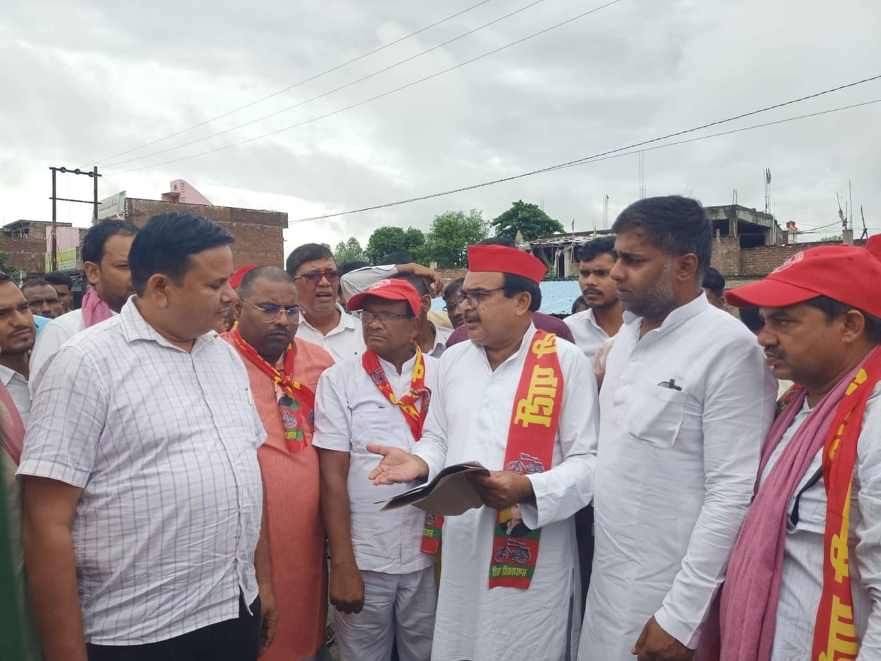 SP protests over the insult to MP Awadhesh Prasad