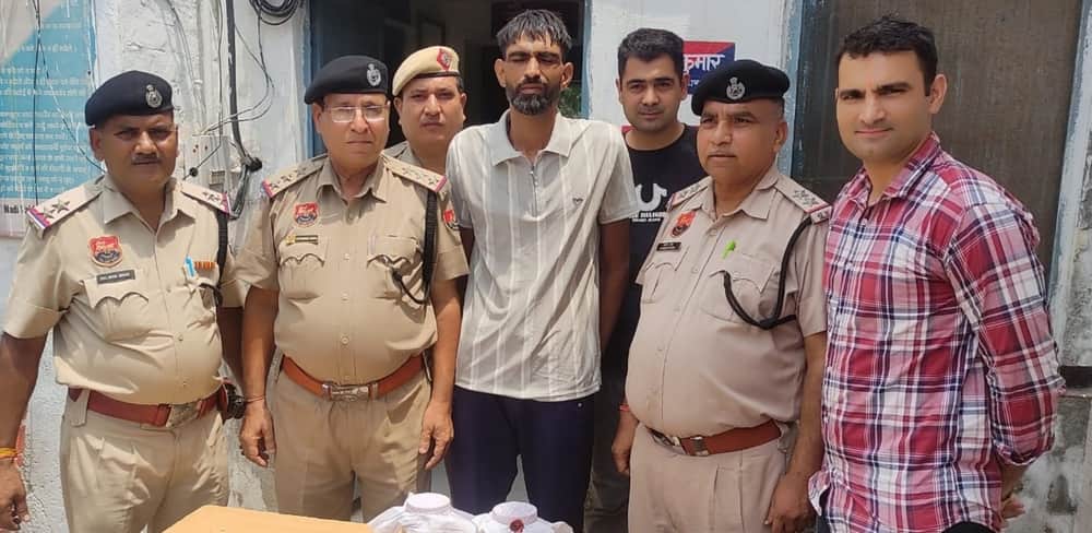 फोटो - जीआरपी द्वारा गिरफ्तार किया गया आरोपी। स्रोत - प्रवक्ता