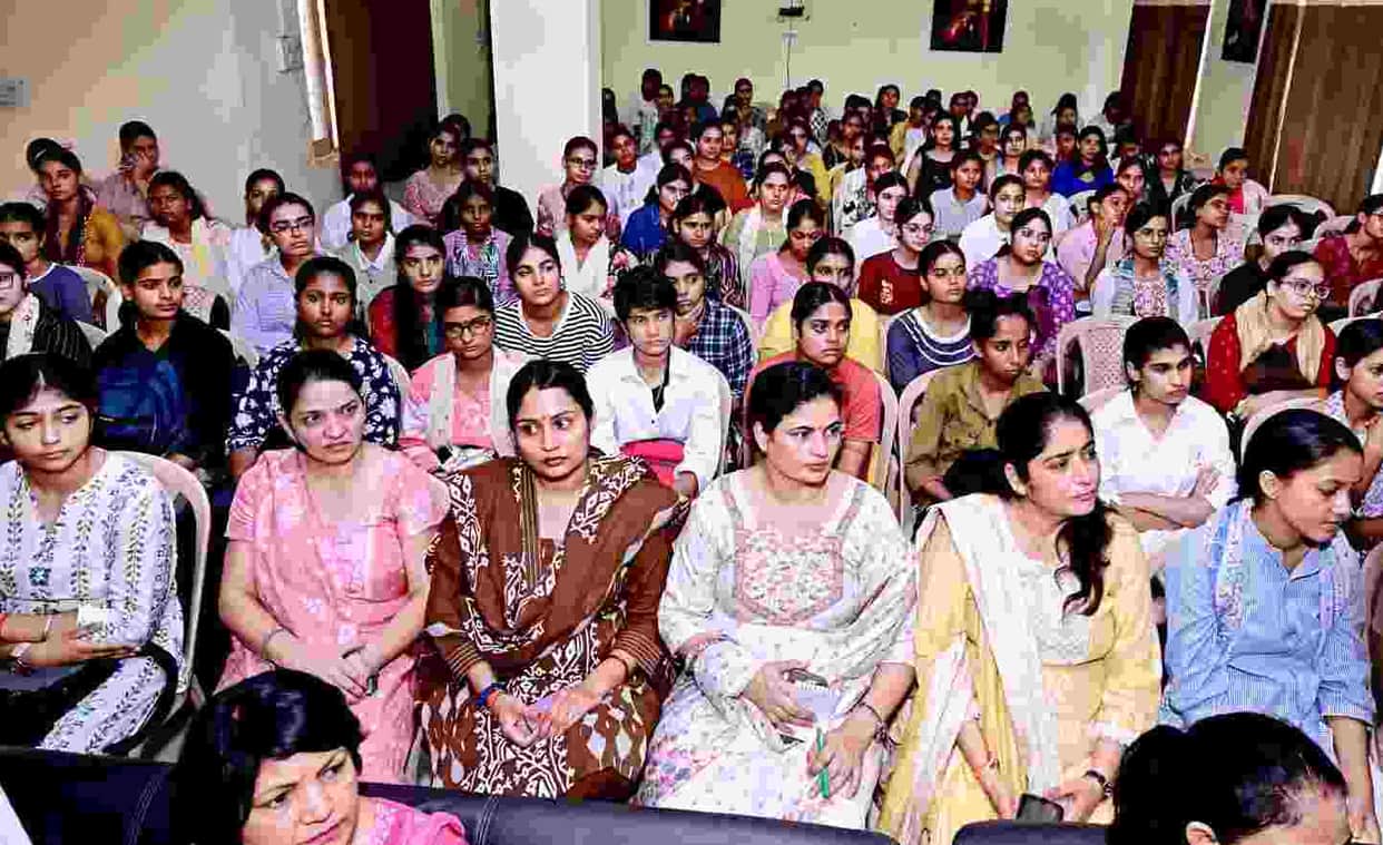 Female students will learn folk dance during the 20-day workshop.