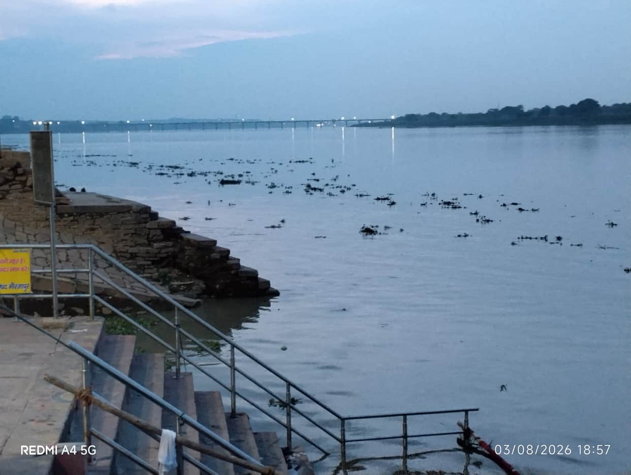 Ganga's water level continues to rise; vigilance stepped up in riverside areas.
