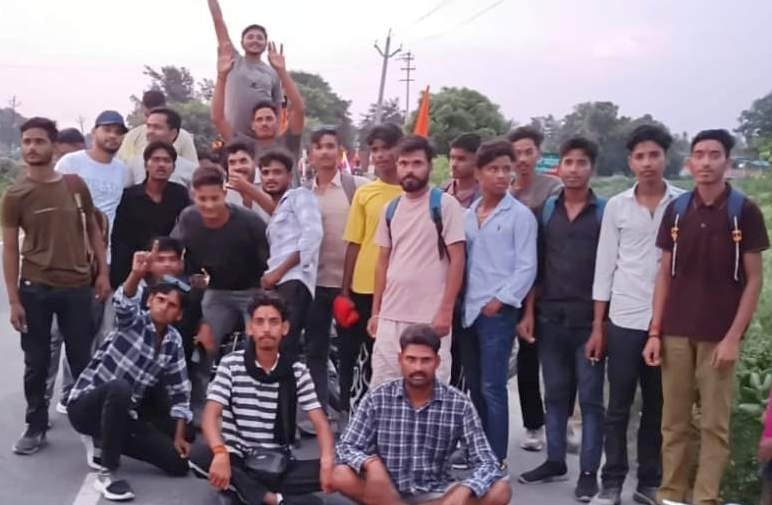 Shahjahanpur News: युवाओं का जत्था गंगाजल लेने फर्रुखाबाद रवाना