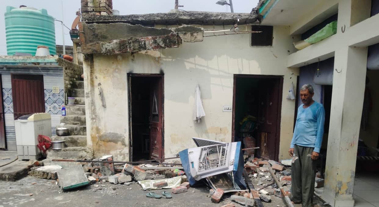 Lightning strike on house causes cracks in roof and walls