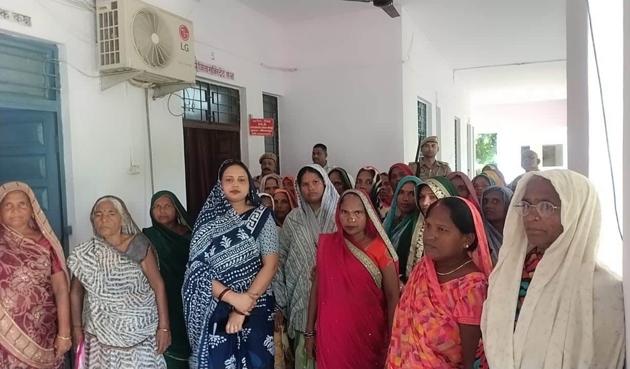 Women's protest against a liquor shop.