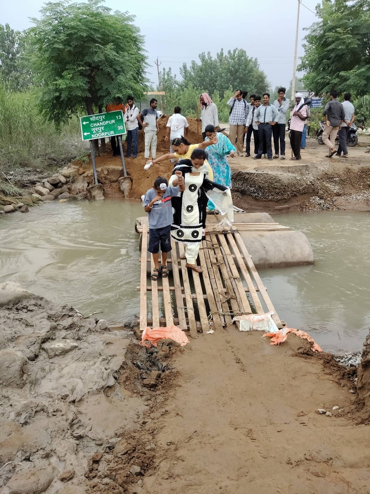 Hastinapur-Chandpur connecting road washed away by floodwaters; traffic movement halted.