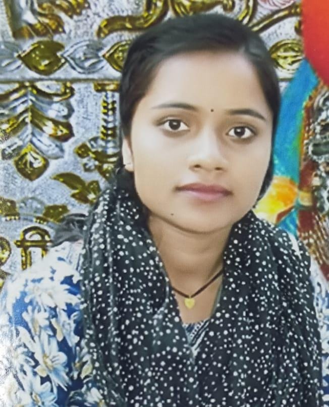 मृतिका की तस्वीर