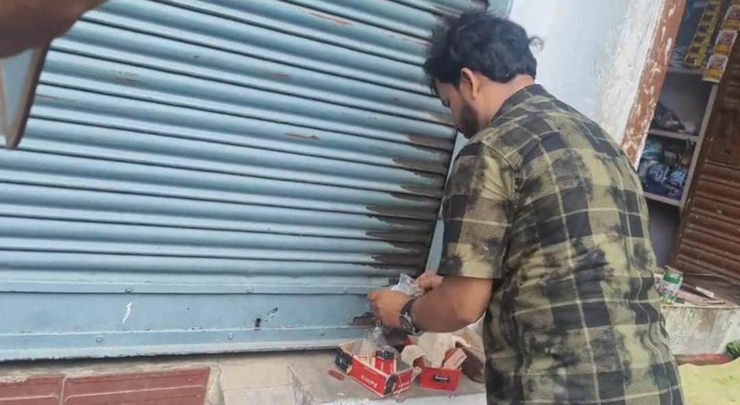 Clinic operating without a doctor sealed.