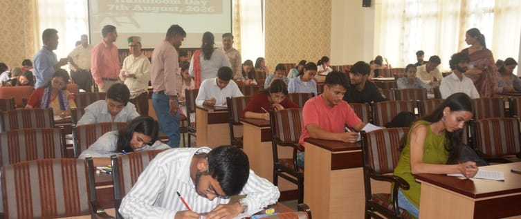Mandi News: बुनाई और चित्रकला प्रतियोगिता में विद्यार्थियों ने दिखाई प्रतिभा