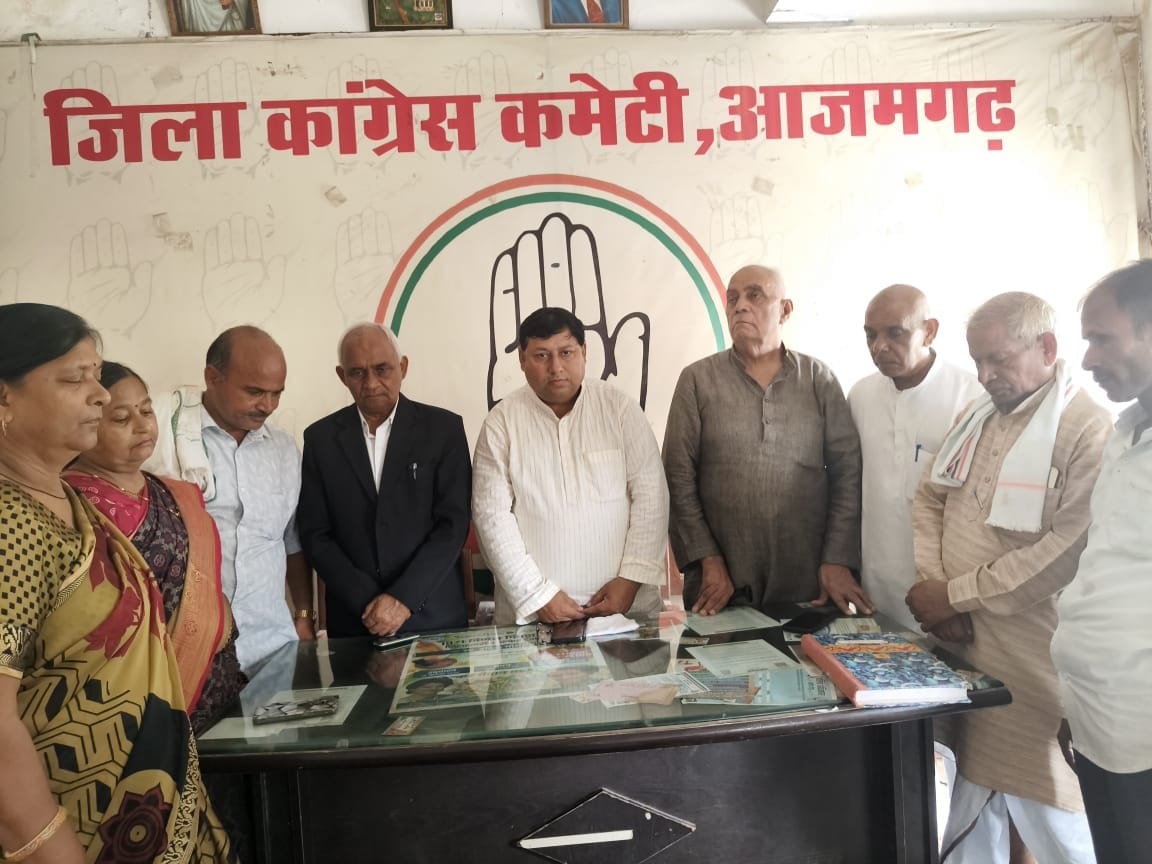 Congress workers paid tribute to the former MLA.