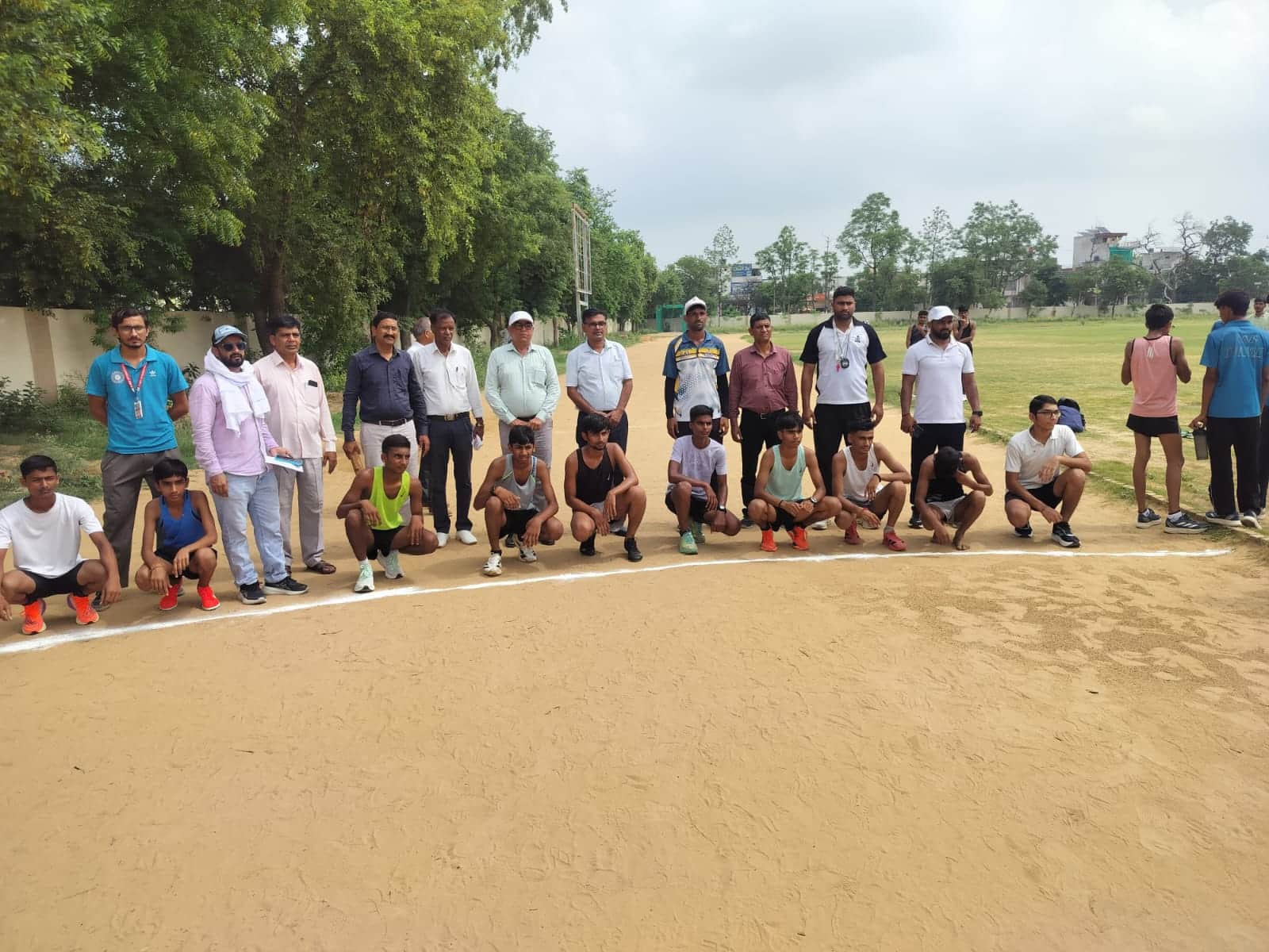 जिला स्तरीय एथलेटिक्स प्रतियोगिता में भाग लेते खिलाड़ी। स्रोत : विभाग