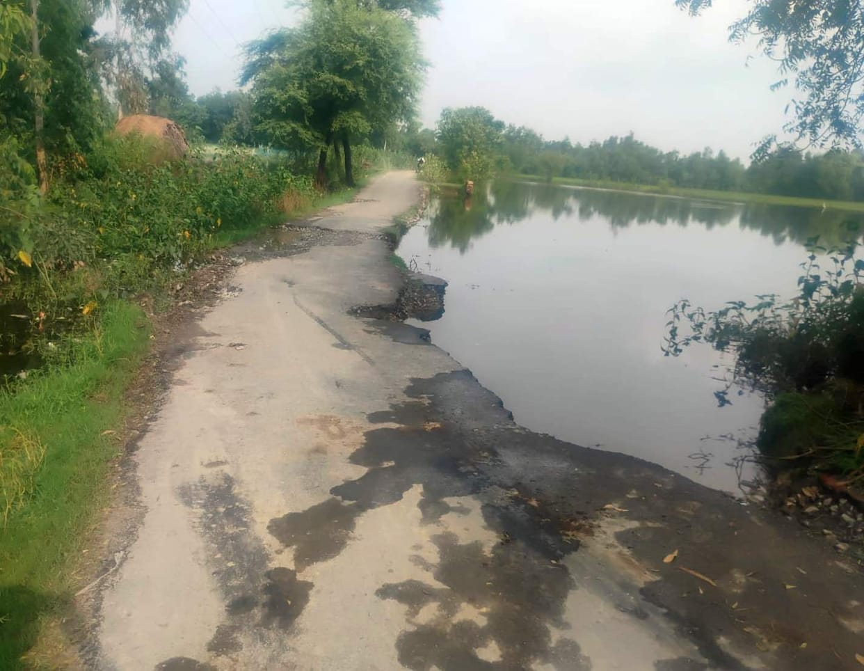 Ambulance stuck on a washed-out road at the Makarandpur pond.