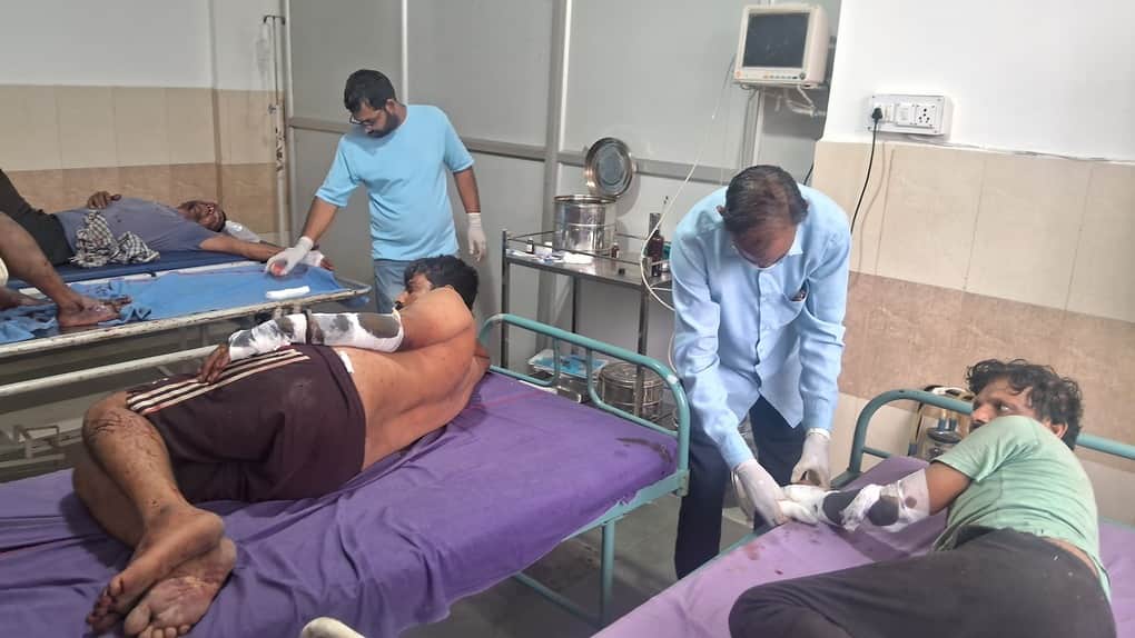 केएमपी पर हुए सड़क हादसे में घायल खरखौदा के सरकारी अस्पताल में उपचाराधीन। संवाद