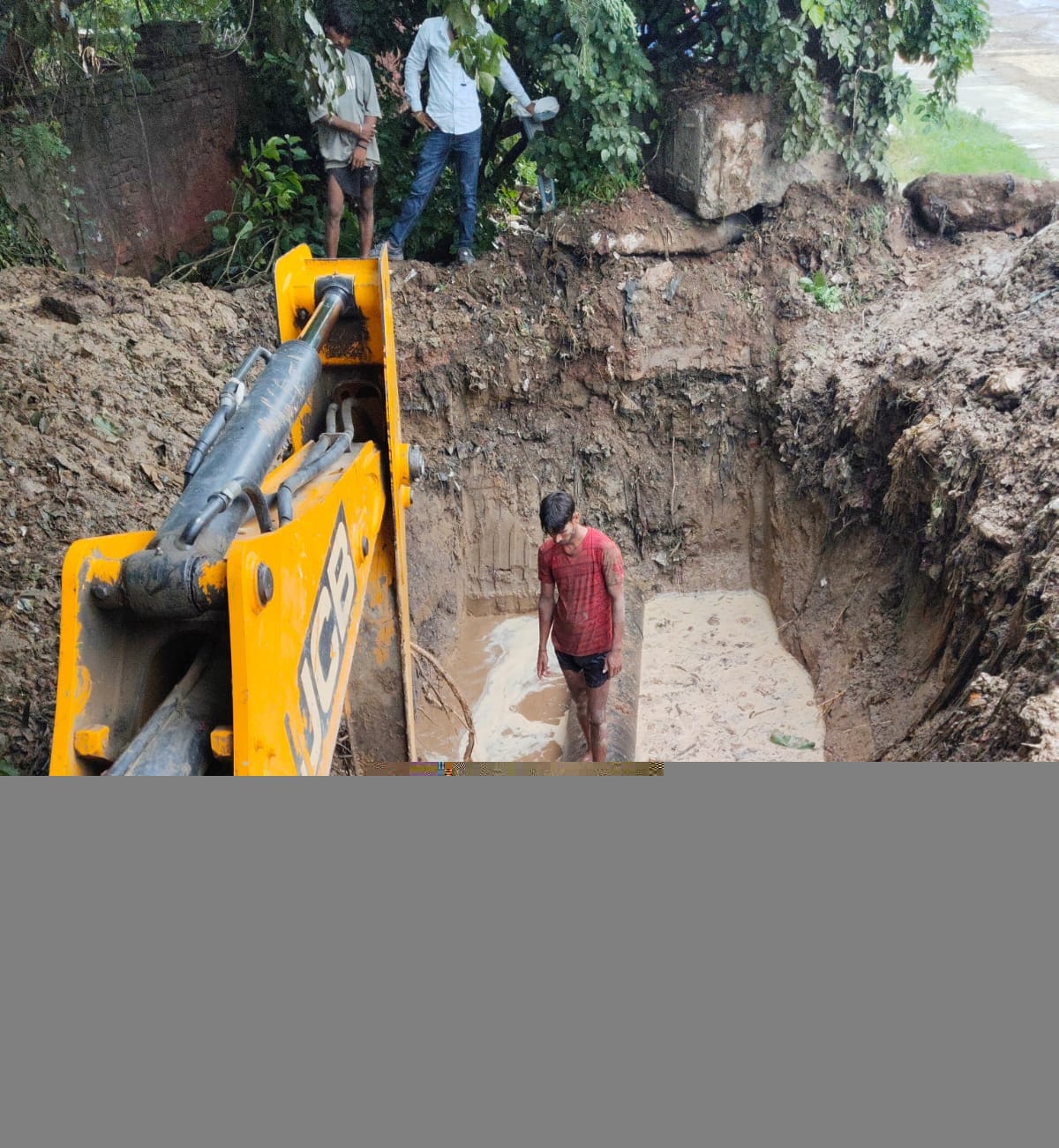 Pipeline bursts in Sikandra; water shortage expected today.