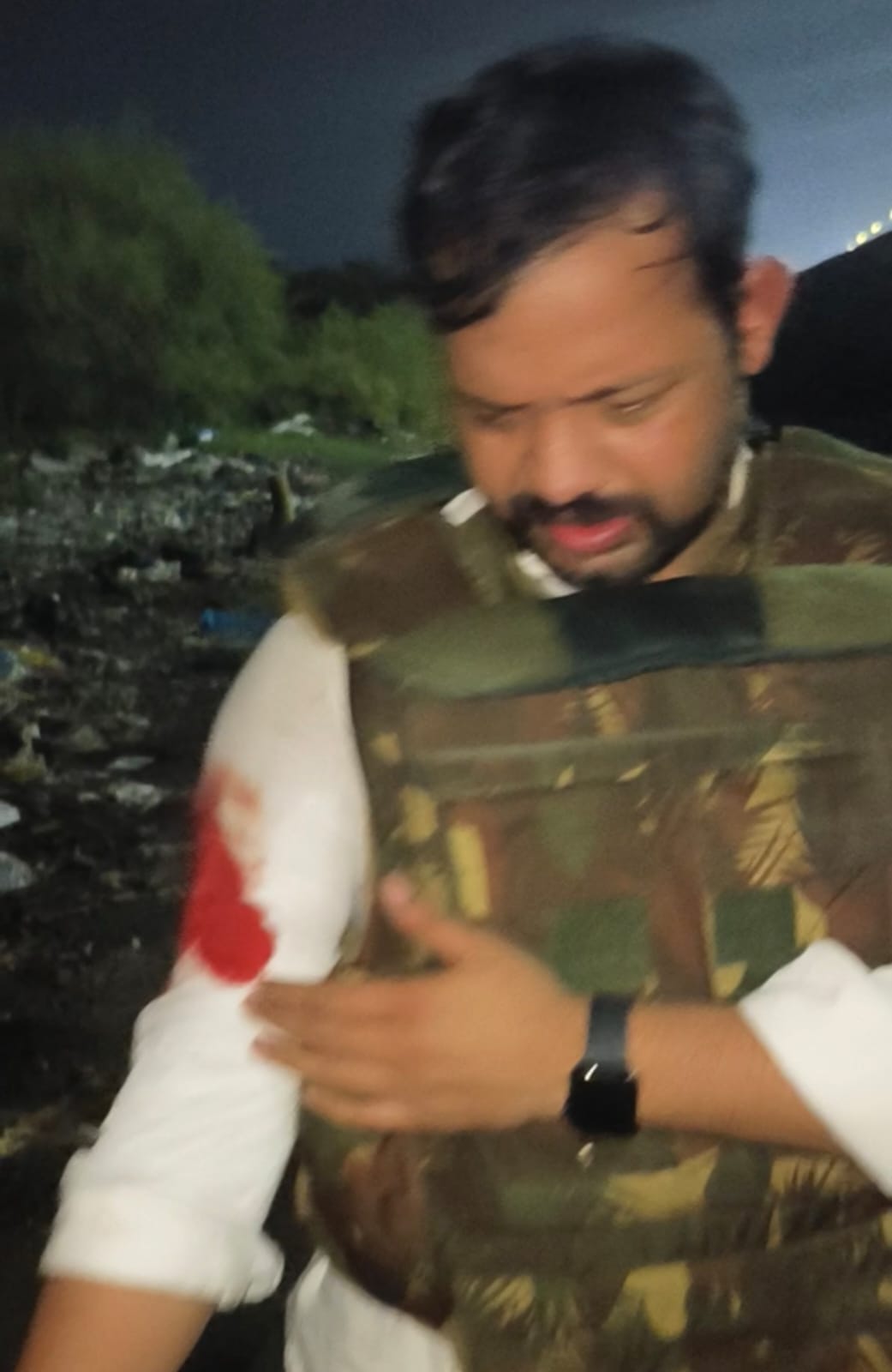 Accused in Chowk silver robbery arrested in police encounter; SOG in-charge injured.