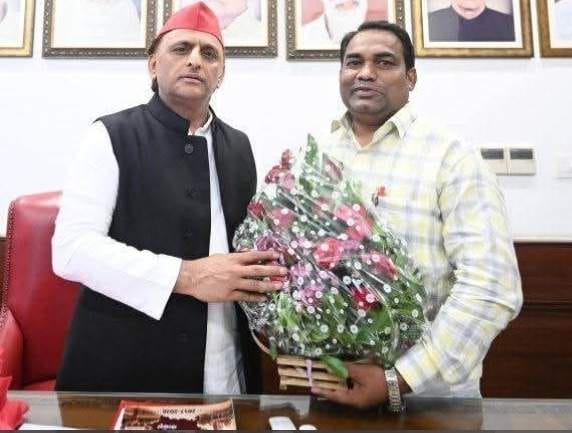 SP Backward Classes Cell District President met Akhilesh.