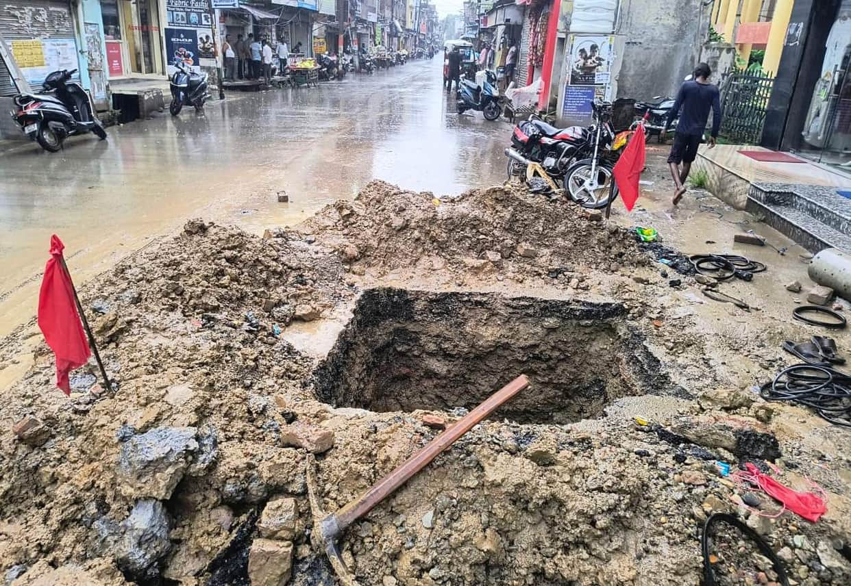 Water supply to 7,000 houses has been disrupted for two days due to leakage.