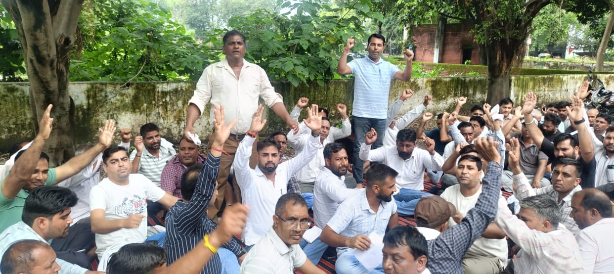 Electricity employees staged a protest against the government
