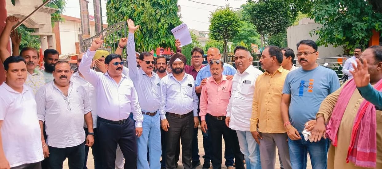Traders staged a protest for the repair of dilapidated roads.
