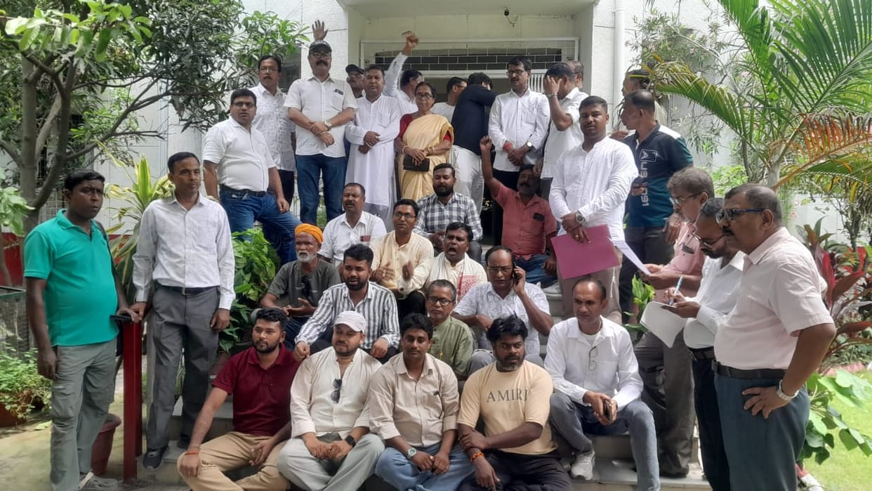 Bengali community protests against SIR notice.