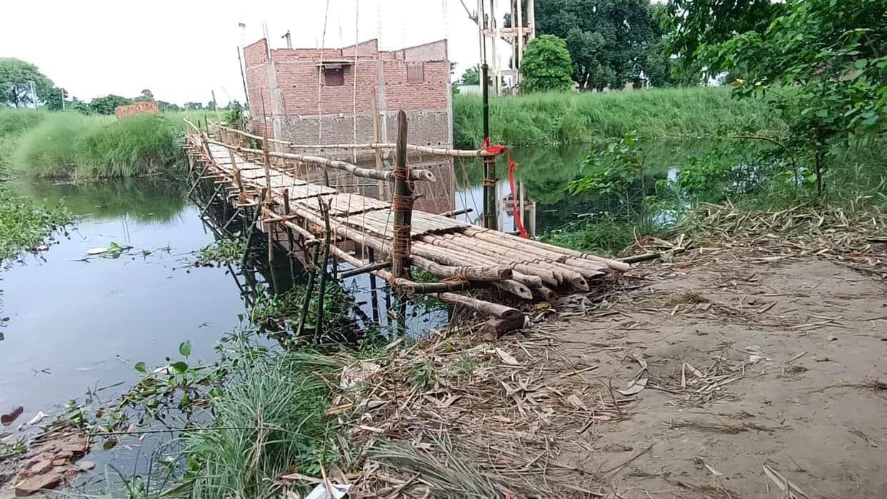 A year ago, when the broken bridge could not be built, a bamboo bridge was built through voluntary labour.