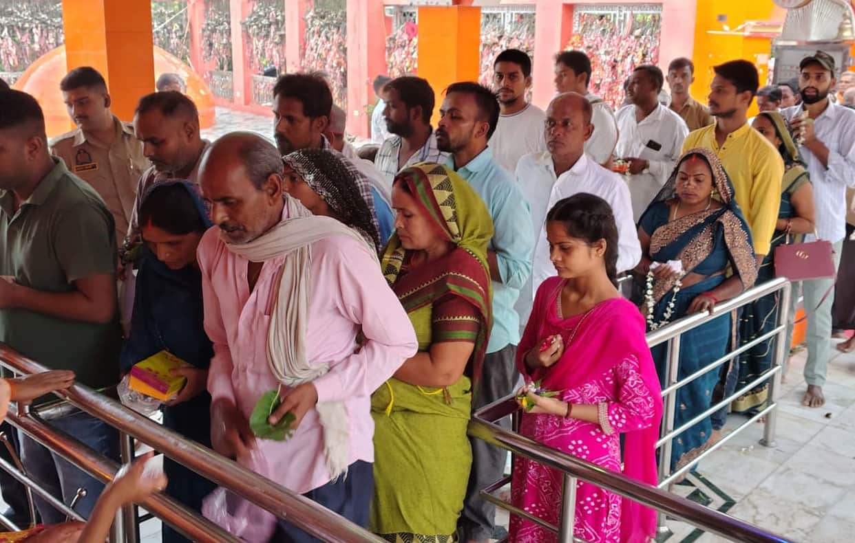 Devotees offered prayers at the Shaktipeeths.