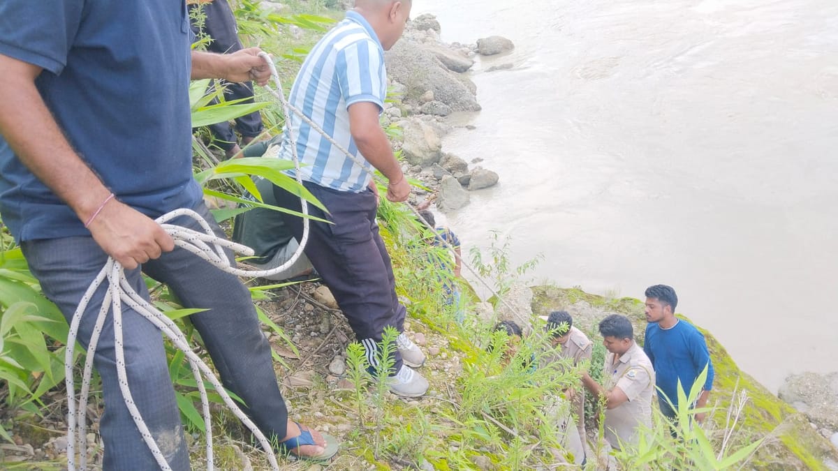 Hamirpur (Himachal) News: सेल्फी के चक्कर में ब्यास नदी के किनारे गिरी नाबालिग