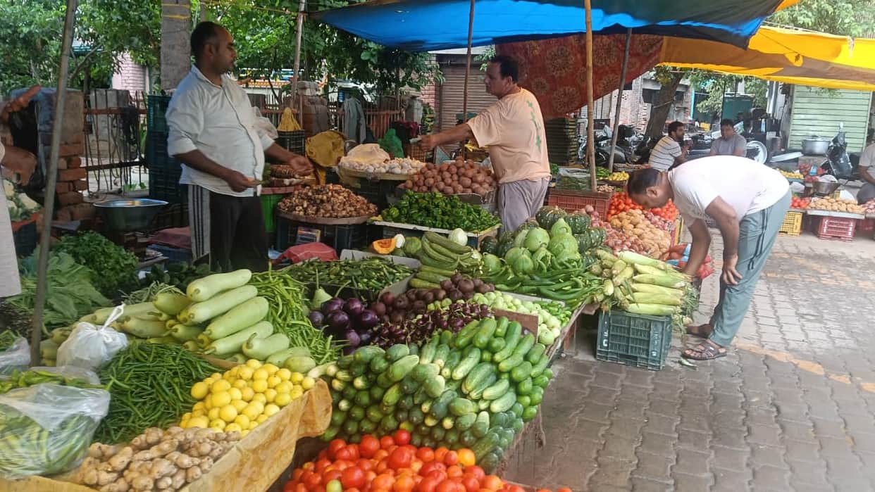 Vegetable prices surge by up to 50%; kitchen budget disrupted.