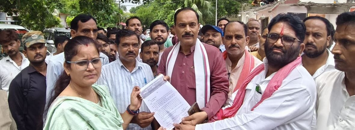 Opposition to the closure of licensed hotels and meat shops on non-Kanwar routes.