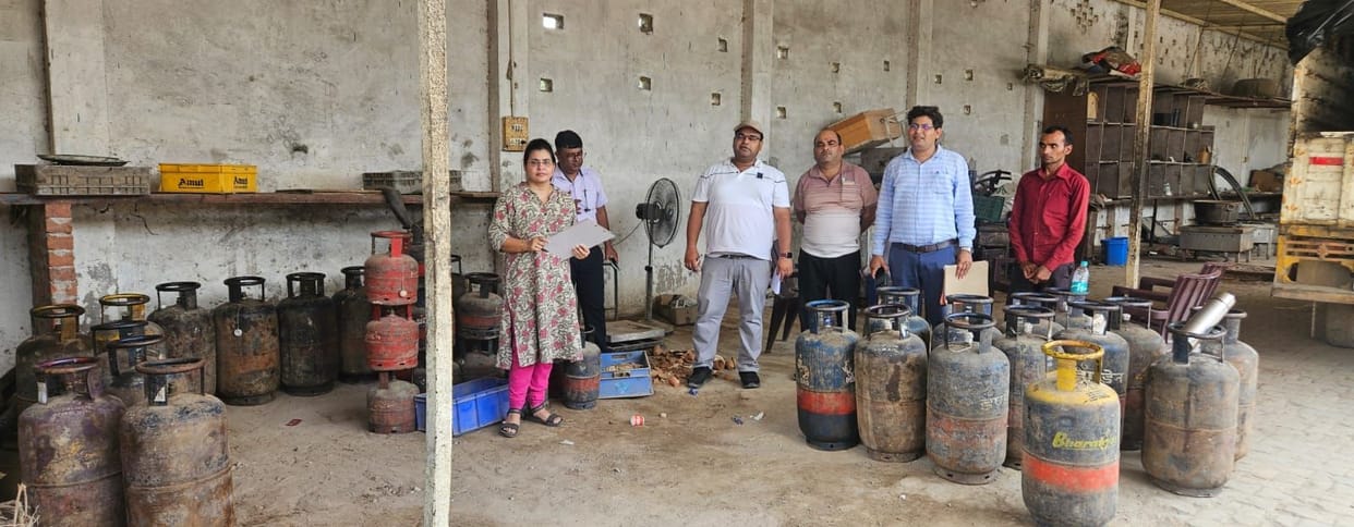 Hotel warehouse raided, 40 cylinders recovered