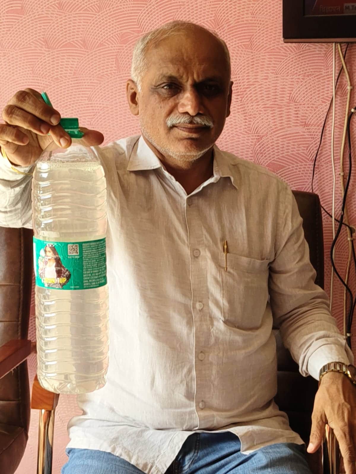 A 24-inch pipe will now be laid at the request of shopkeepers.