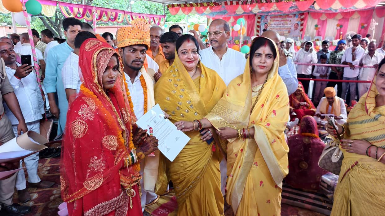 47 couples tied the nuptial knot amidst religious rituals.