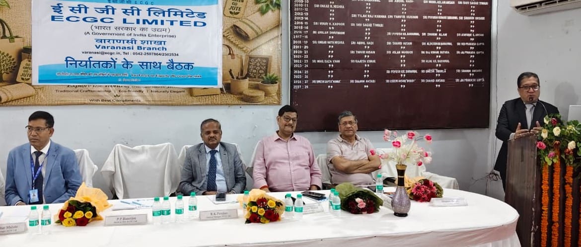 भदोही के निर्यातक मीट में संबोधित करते वक्ता। संवाद