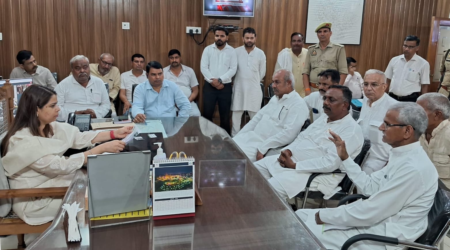 बिजनौर में डीएम से वार्ता करते रालोद प्रतिनिधिमंडल के पदाधिकारी। स्रोत संगठन