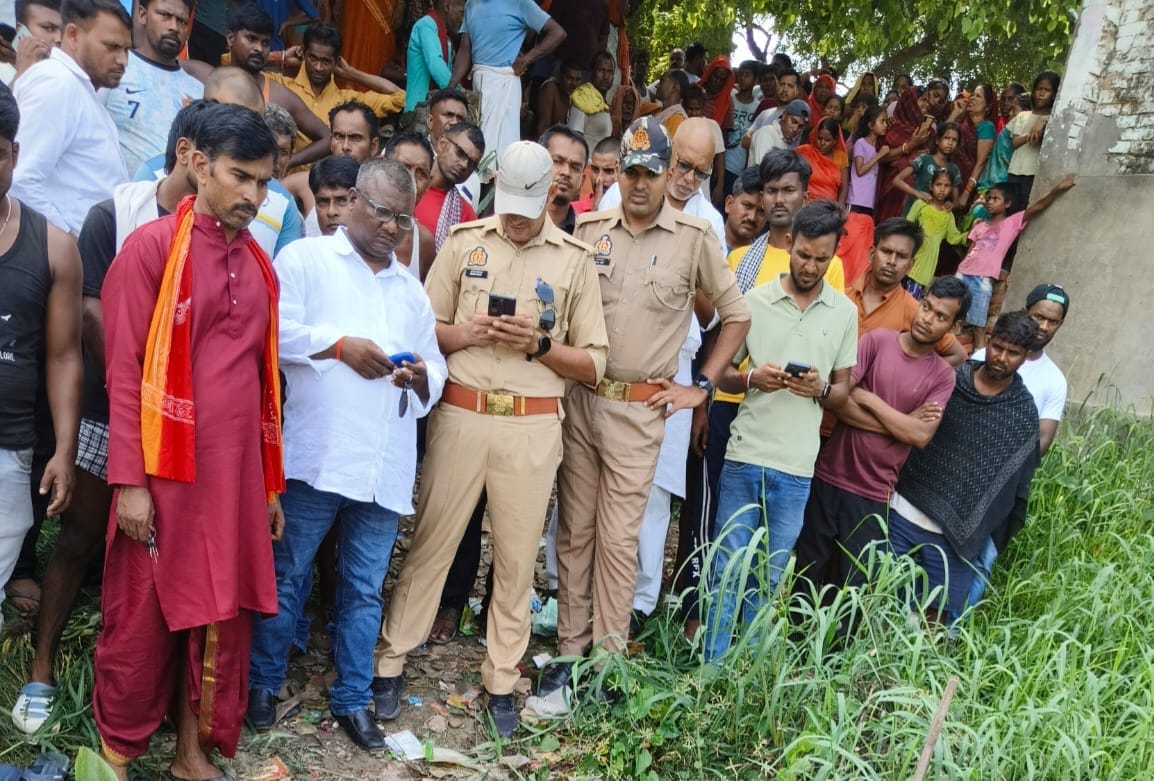 Youth drowns in pond after canoe capsizes