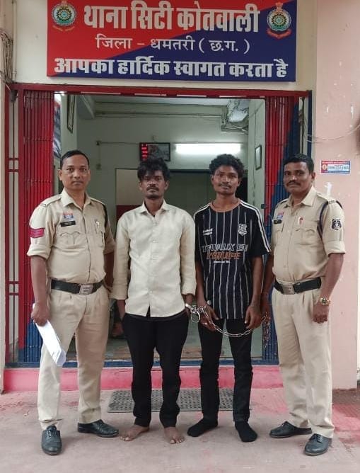 चोरी के दो आरोपी गिरफ्तार