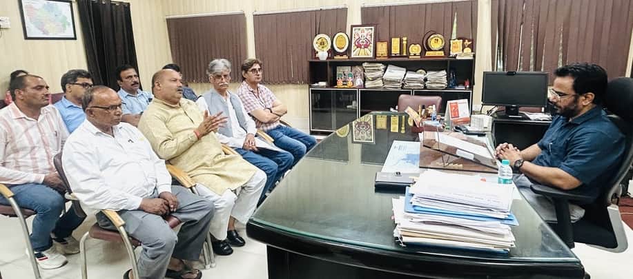Private school operators will launch a non-cooperation movement in three days if no action is taken against unaccredited coaching academies.