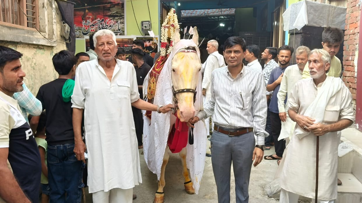 Majlis-e-Chehlum: Devotees commemorated the martyrdom of the martyrs of Karbala.