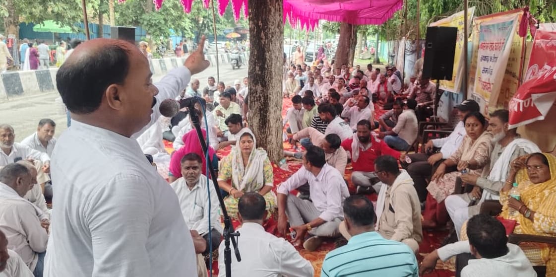 Strike continues for the seventh day; people in distress.