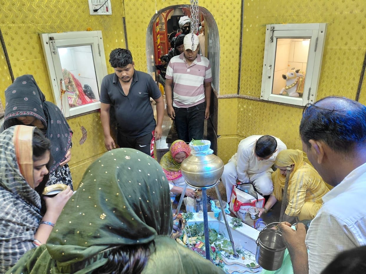 Performed Jalabhishek of Shiva and wished for happiness and prosperity of the family.