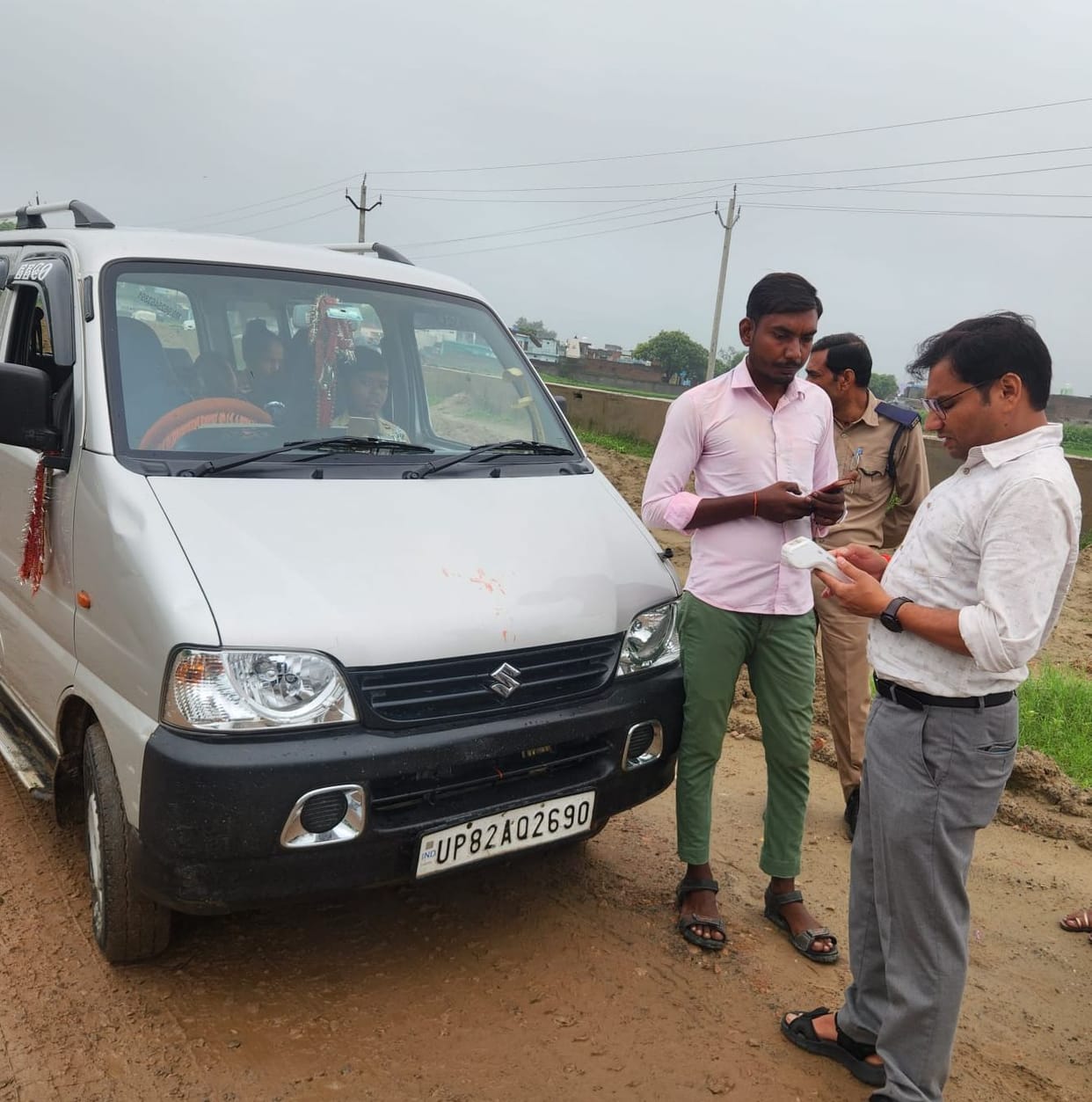 Challans issued to 32 vehicles for violating rules; three vehicles seized.