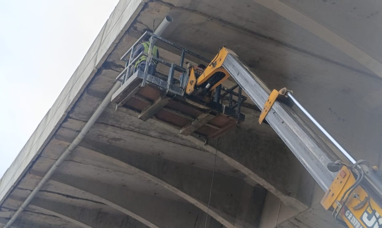 Water will no longer drip from the flyover; the pipe has been repaired.
