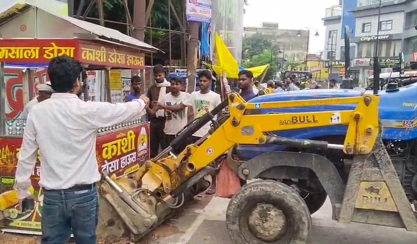 Anti-encroachment drive from Guru Govind Singh Chowk to Vikas Bhawan