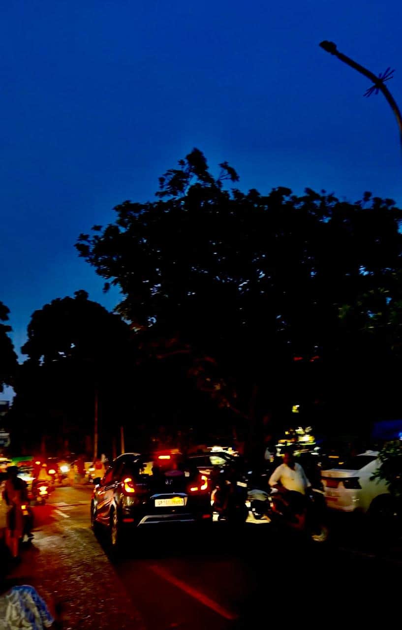 People troubled by the street light problem