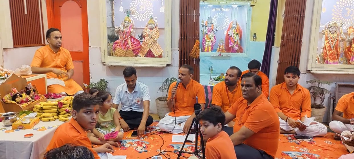 Organization of a collective Sundarkand recitation