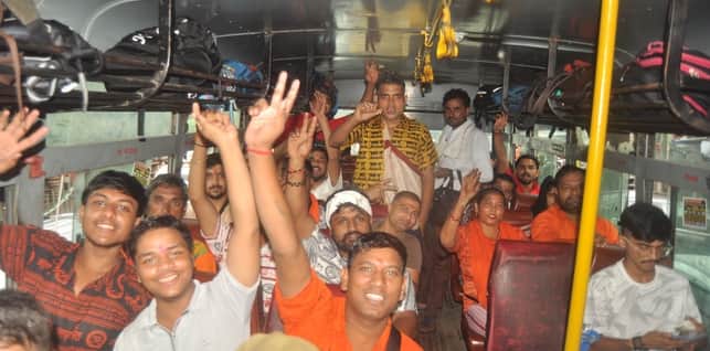Kanwariyas departed for Haridwar in 26 buses