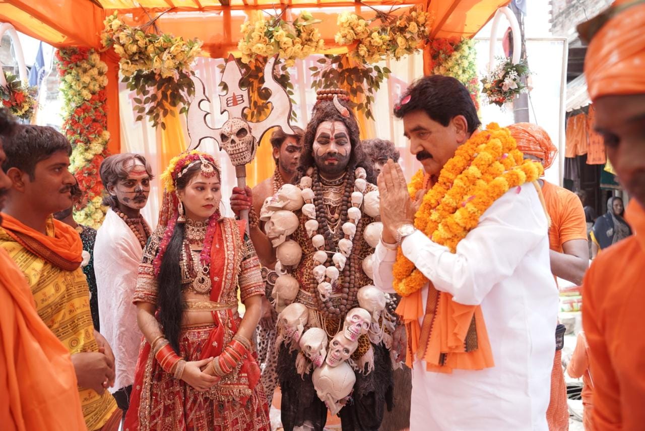 हर हर महादेव कांवरिया संघ, जफराबाद की ओर से निकाली गई शोभायात्रा। आयोजक