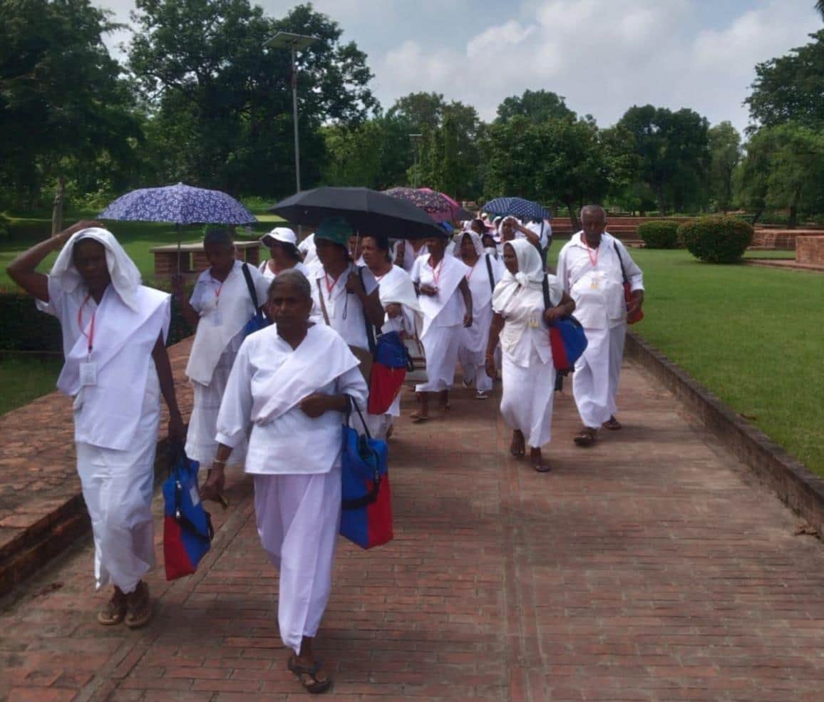 Sri Lankan devotees offered prayers and paid homage at the Gandhakuti.